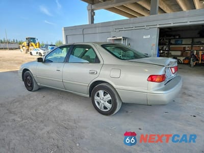 Drugie zdjęcie samochodu z przodu: 2000 TOYOTA CAMRY LE VIN:4T1BG22K5YU012465 - miniatura