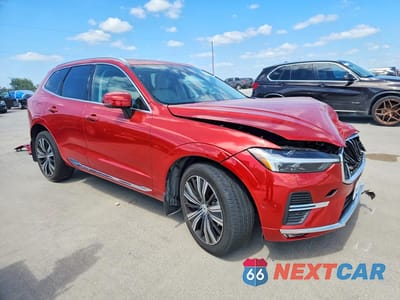 Czwarte zdjęcie samochodu z boku: 2023 VOLVO XC60 PLUS VIN:YV4L12RN0P1239103 - miniatura