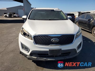 Piąte zdjęcie samochodu w środku: 2016 KIA SORENTO LX VIN:5XYPGDA38GG052507 - miniatura