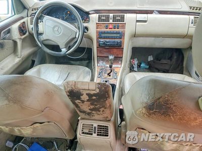 Zdjęcie 8 z 12 samochodu: 1999 MERCEDES-BENZ E 320 VIN:WDBJF65HXXA865792 - miniatura