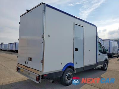 Trzecie zdjęcie samochodu z tyłu: 2022 FORD TRANSIT DELIVERY TRUCK VIN:1FDBW5Z8XNKA31731 - miniatura