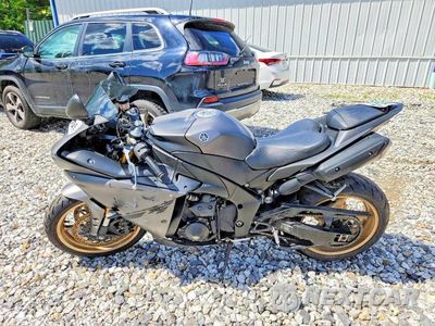 Trzecie zdjęcie samochodu z tyłu: 2014 YAMAHA YZFR1 VIN:JYARN23E6EA017667 - miniatura