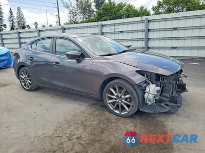 Czwarte zdjęcie samochodu z boku: 2018 MAZDA 3 GRAND TOURING VIN:3MZBN1W39JM214790 - miniatura