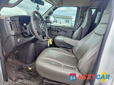 Zdjęcie 7 z 13 samochodu: 2021 CHEVROLET EXPRESS G2500 VIN:1GCWGAFP7M1310064 - miniatura