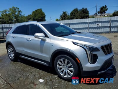 Czwarte zdjęcie samochodu z boku: 2022 CADILLAC XT4 PREMIUM LUXURY VIN:1GYFZCR48NF135622 - miniatura