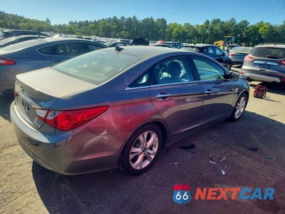 Trzecie zdjęcie samochodu z tyłu: 2012 HYUNDAI SONATA LIMITED VIN:5NPEC4AC8CH345233 - miniatura