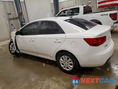 Drugie zdjęcie samochodu z przodu: 2010 KIA FORTE EX VIN:KNAFU4A23A5061849 - miniatura