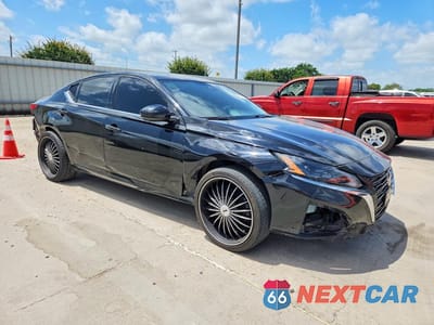 Czwarte zdjęcie samochodu z boku: 2023 NISSAN ALTIMA SL VIN:1N4BL4EW9PN345471 - miniatura