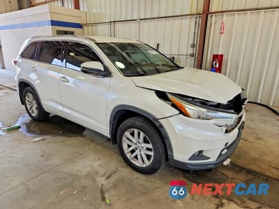 Czwarte zdjęcie samochodu z boku: 2015 TOYOTA HIGHLANDER LE VIN:5TDBKRFH4FS121429 - miniatura