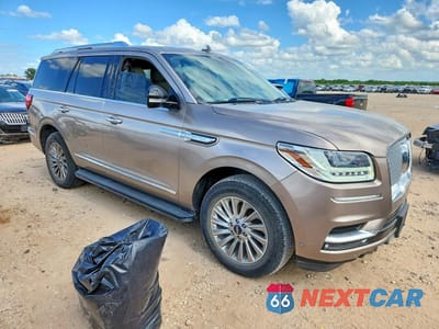 Czwarte zdjęcie samochodu z boku: 2018 LINCOLN NAVIGATOR PREMIERE VIN:5LMJJ2MT0JEL00281 - miniatura