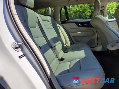 Zdjęcie 10 z 12 samochodu: 2020 VOLVO V60 CROSS COUNTRY T5 MOMENTUM VIN:YV4102WK0L1041863 - miniatura