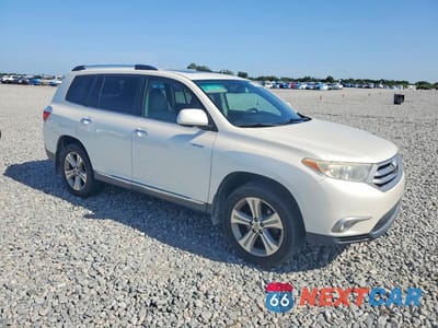 Czwarte zdjęcie samochodu z boku: 2013 TOYOTA HIGHLANDER LIMITED VIN:5TDDK3EH0DS241006 - miniatura