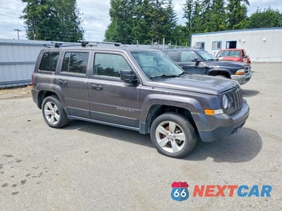 Czwarte zdjęcie samochodu z boku: 2016 JEEP PATRIOT LATITUDE VIN:1C4NJPFA2GD599577 - miniatura