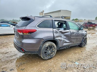 Trzecie zdjęcie samochodu z tyłu: 2019 TOYOTA HIGHLANDER SE VIN:5TDJZRFH9KS607073 - miniatura