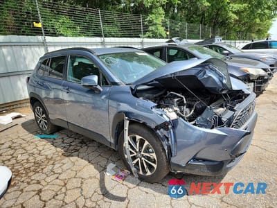 Czwarte zdjęcie samochodu z boku: 2024 TOYOTA COROLLA CROSS XLE VIN:7MUEAAAG3RV076493 - miniatura