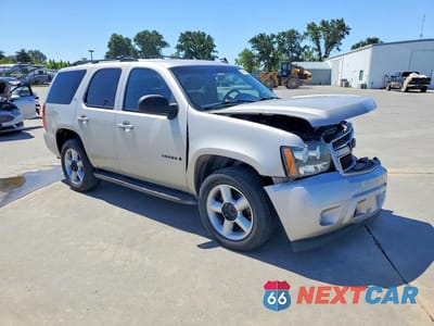 Czwarte zdjęcie samochodu z boku: 2007 CHEVROLET TAHOE C1500 VIN:1GNEC13077R122284 - miniatura