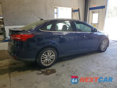 Trzecie zdjęcie samochodu z tyłu: 2016 FORD FOCUS TITANIUM VIN:1FADP3J26GL335759 - miniatura