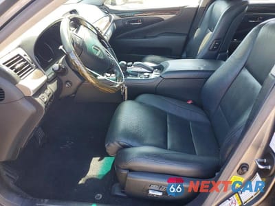 Zdjęcie 7 z 12 samochodu: 2017 LEXUS LS 460 VIN:JTHCL5EFXH5028917 - miniatura