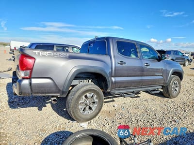 Trzecie zdjęcie samochodu z tyłu: 2017 TOYOTA TACOMA TRD OFF-ROAD VIN:3TMCZ5ANXHM053758 - miniatura