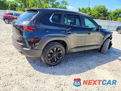 Trzecie zdjęcie samochodu z tyłu: 2025 MAZDA CX-50 PREMIUM VIN:7MMVABDM7SN360044 - miniatura