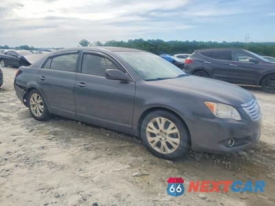 Czwarte zdjęcie samochodu z boku: 2010 TOYOTA AVALON XLS VIN:4T1BK3DB2AU359551 - miniatura