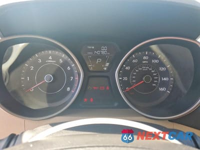 Zdjęcie 9 z 12 samochodu: 2012 HYUNDAI ELANTRA GLS VIN:5NPDH4AE2CH071137 - miniatura