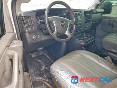 Zdjęcie 8 z 13 samochodu: 2017 CHEVROLET EXPRESS G2500 VIN:1GCWGBFG2H1347020 - miniatura