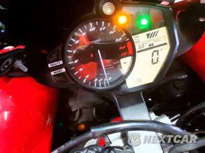 Zdjęcie 7 z 9 samochodu: 2009 YAMAHA YZFR1 VIN:JYARN23E09A002006 - miniatura