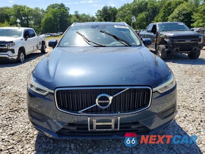 Piąte zdjęcie samochodu w środku: 2018 VOLVO XC60 T5 MOMENTUM VIN:YV4102RK5J1064855 - miniatura