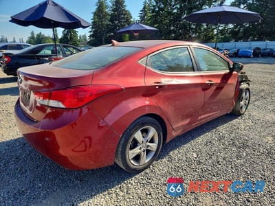 Trzecie zdjęcie samochodu z tyłu: 2013 HYUNDAI ELANTRA GLS VIN:5NPDH4AEXDH365502 - miniatura