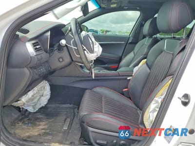 Zdjęcie 7 z 12 samochodu: 2024 GENESIS G70 2.5T STANDARD VIN:KMTG34SC5RU138953 - miniatura