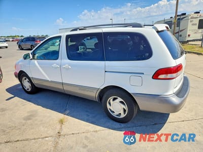 Drugie zdjęcie samochodu z przodu: 2001 TOYOTA SIENNA XLE VIN:4T3ZF13C11U401734 - miniatura
