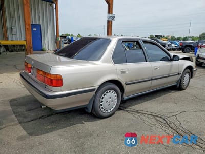 Trzecie zdjęcie samochodu z tyłu: 1990 HONDA ACCORD LX VIN:JHMCB765XLC051106 - miniatura