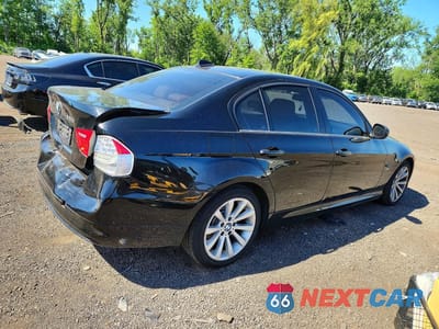 Trzecie zdjęcie samochodu z tyłu: 2011 BMW 328 XI SULEV VIN:WBAPK5G55BNN81733 - miniatura