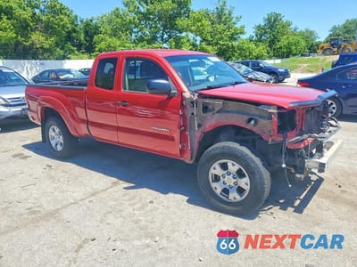 Czwarte zdjęcie samochodu z boku: 2011 TOYOTA TACOMA PRERUNNER ACCESS CAB VIN:5TFTU4GN2BX012445 - miniatura