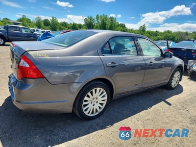 Trzecie zdjęcie samochodu z tyłu: 2011 FORD FUSION HYBRID VIN:3FADP0L36BR146348 - miniatura