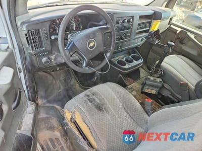 Zdjęcie 8 z 13 samochodu: 2012 CHEVROLET EXPRESS - DELIVERY TRUCK VIN:1GB0G2CG9C1127655 - miniatura