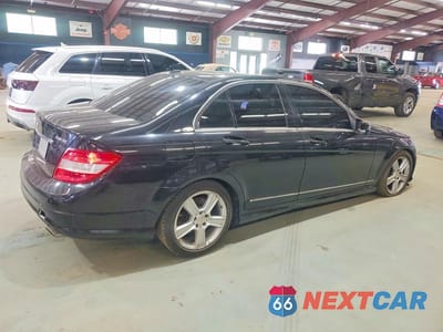 Trzecie zdjęcie samochodu z tyłu: 2011 MERCEDES-BENZ C 300 4MATIC VIN:WDDGF8BB1BR183603 - miniatura