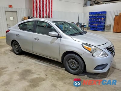Czwarte zdjęcie samochodu z boku: 2019 NISSAN VERSA SV VIN:3N1CN7AP7KL880464 - miniatura