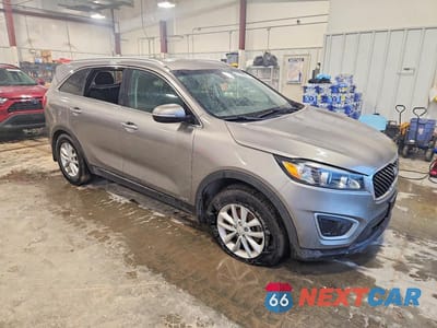 Czwarte zdjęcie samochodu z boku: 2018 KIA SORENTO LX VIN:5XYPGDA36JG432050 - miniatura