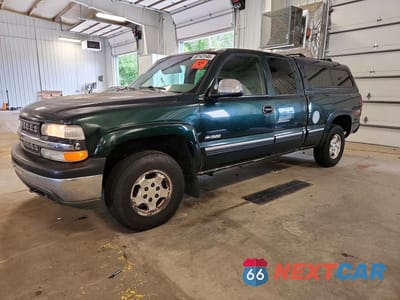2002 CHEVROLET SILVERADO K1500 1GCEK19T12E209823 - główne zdjęcie licytacji z USA - miniatura