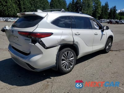 Trzecie zdjęcie samochodu z tyłu: 2021 TOYOTA HIGHLANDER HYBRID PLATINUM VIN:5TDEBRCH4MS018137 - miniatura