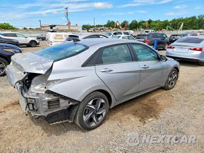 Trzecie zdjęcie samochodu z tyłu: 2023 HYUNDAI ELANTRA SEL VIN:5NPLS4AG2PH108028 - miniatura