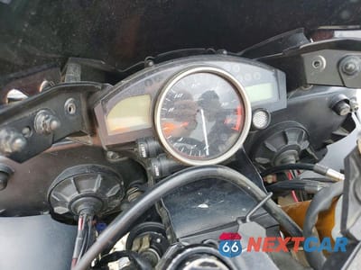 Zdjęcie 7 z 8 samochodu: 2009 YAMAHA YZFR6 VIN:JYARJ16E99A010834 - miniatura