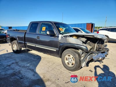 Czwarte zdjęcie samochodu z boku: 2004 CHEVROLET SILVERADO K1500 VIN:2GCEK19T841269439 - miniatura