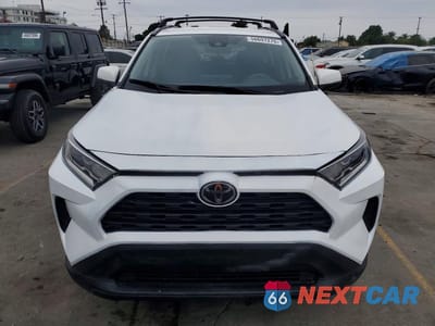 Piąte zdjęcie samochodu w środku: 2024 TOYOTA RAV4 XLE VIN:2T3W1RFV0RC291091 - miniatura