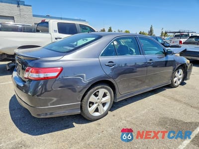Trzecie zdjęcie samochodu z tyłu: 2010 TOYOTA CAMRY SE VIN:4T1BF3EK6AU020665 - miniatura