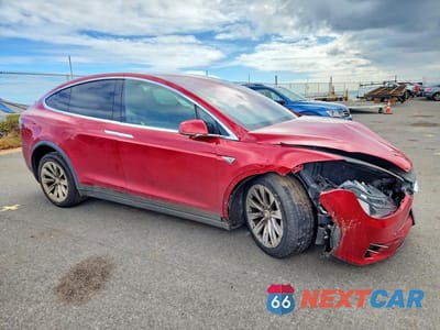 Czwarte zdjęcie samochodu z boku: 2016 TESLA MODEL X VIN:5YJXCBE24GF017634 - miniatura