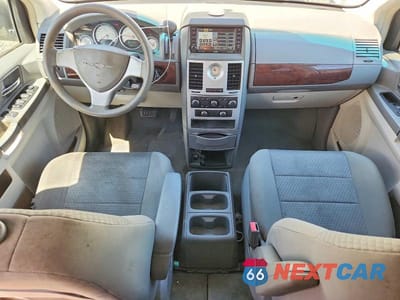 Zdjęcie 8 z 13 samochodu: 2010 CHRYSLER TOWN & COUNTRY LX VIN:2A4RR4DE1AR137850 - miniatura