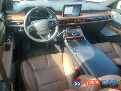 Zdjęcie 8 z 12 samochodu: 2023 LINCOLN AVIATOR RESERVE VIN:5LM5J7WC3PGL24518 - miniatura